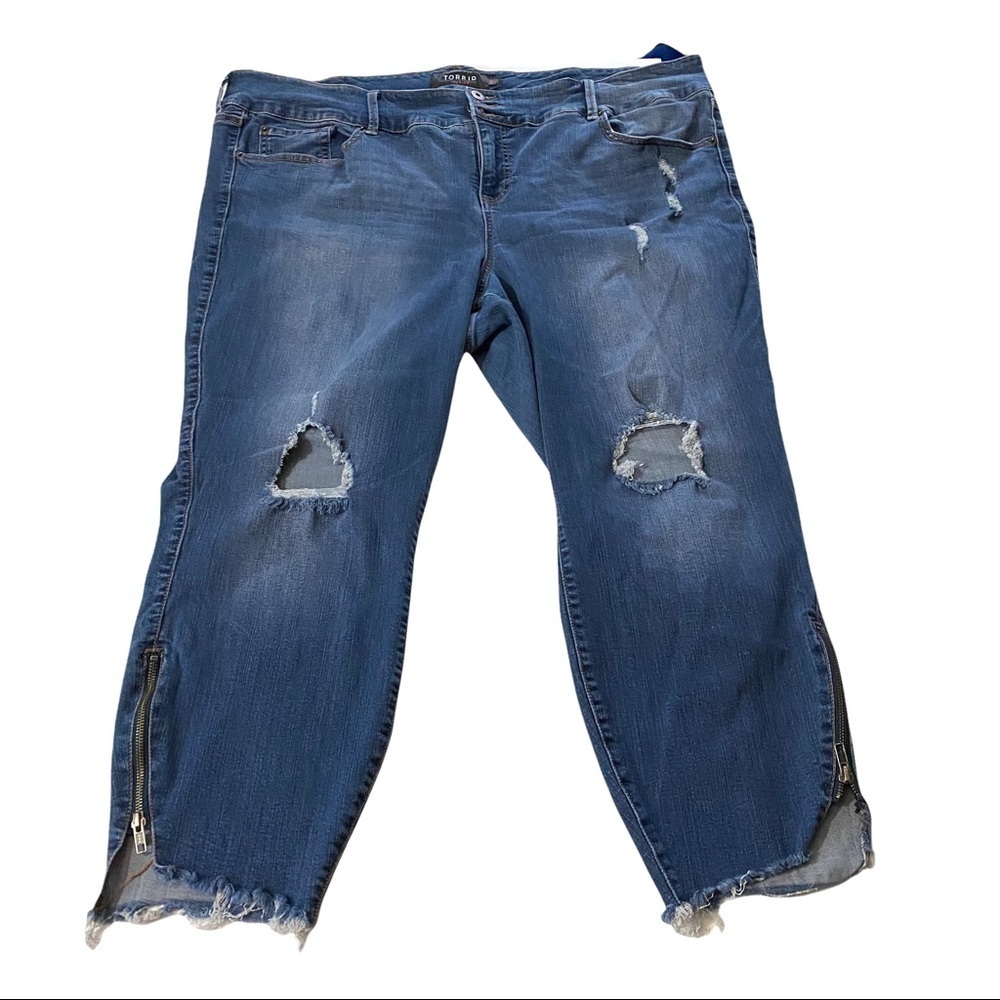 Torrid Medium Wash Whiskered Destroyed Denim Hi-Rise Raw Hem Cropped Jeans 26x25